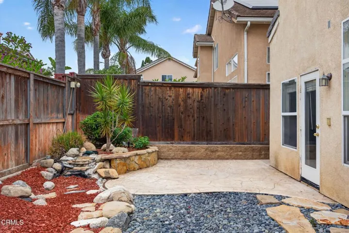 43-web-or-mls-Upmarketmedia_647Wal-127