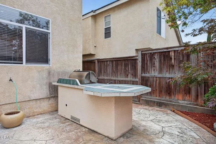 41-web-or-mls-Upmarketmedia_647Wal-122