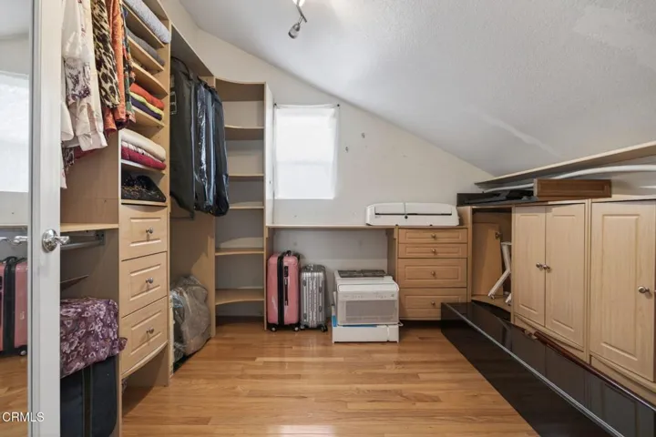 30-web-or-mls-Upmarketmedia_647Wal-088