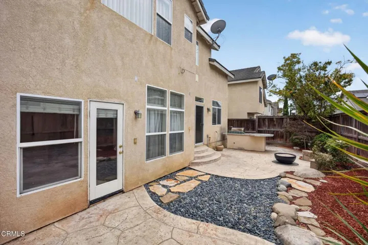 44-web-or-mls-Upmarketmedia_647Wal-130