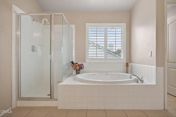 29-web-or-mls-Upmarketmedia_647Wal-085