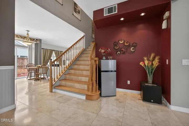22-web-or-mls-Upmarketmedia_647Wal-066