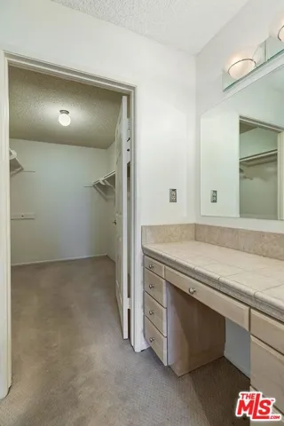 18135 Burbank 11, Tarzana, California 91356