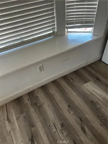 Dining area window sear