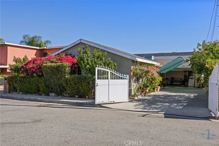 24746 Spruce, Newhall, California 91321 — photo 5