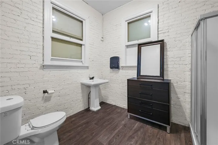2nd Floor Bathroom