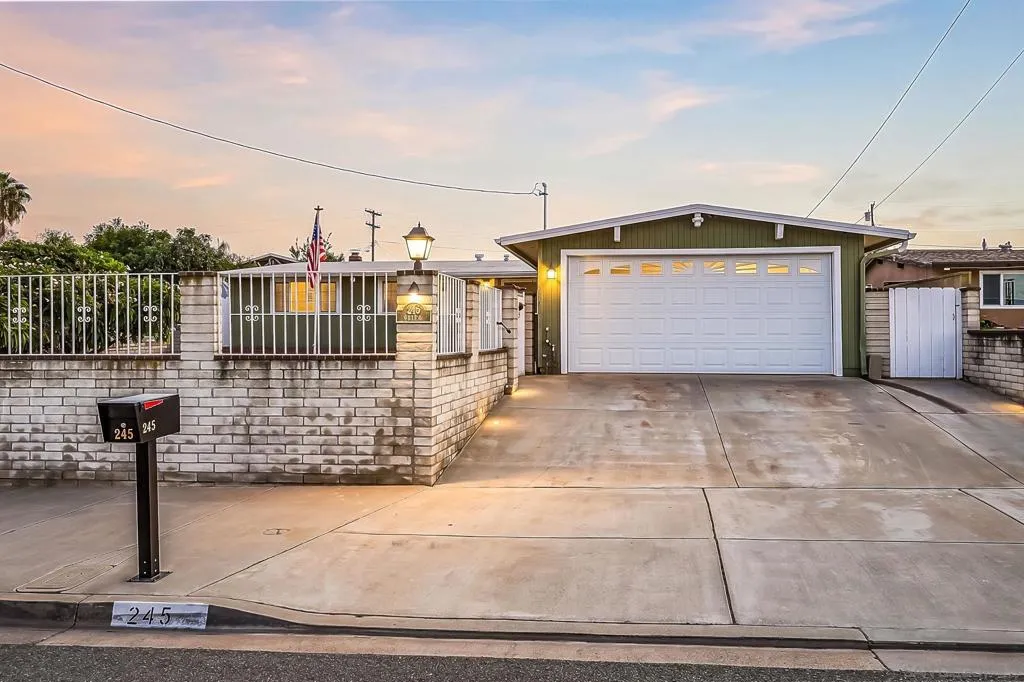https://zimg.paragon.ice.com/ParagonImages/Property/PA/SDMLS/-524934/1/3072/2304/04f30009c58f32b1bf59a64e3ac87366/3/edd71b479621de2c79503fbff30f8a97/-524934-26dd5e32-e458-4876-9199-b1c46bbda1bb.JPG