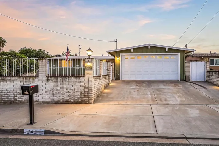 https://zimg.paragon.ice.com/ParagonImages/Property/PA/SDMLS/-524934/1/3072/2304/04f30009c58f32b1bf59a64e3ac87366/3/edd71b479621de2c79503fbff30f8a97/-524934-26dd5e32-e458-4876-9199-b1c46bbda1bb.JPG