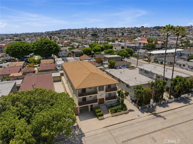8-unit apartment with No LA Rent Control!