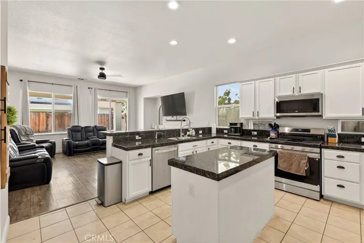 860 Sandstone Way, Atwater, California 95301