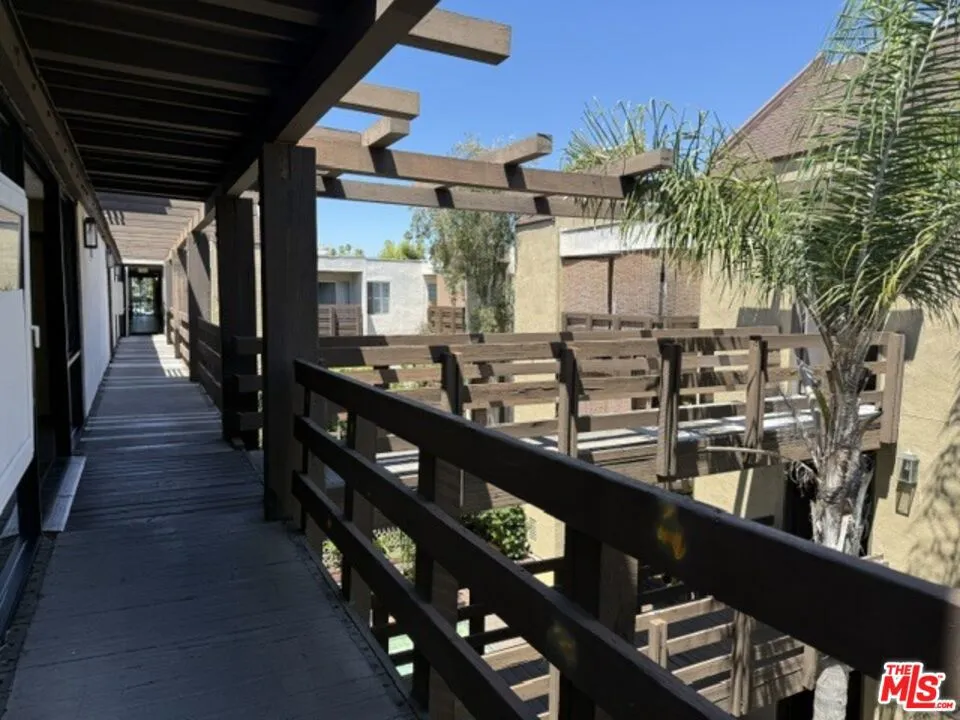 320 S Ardmore Avenue 314, Los Angeles, California 90020 — photo 4