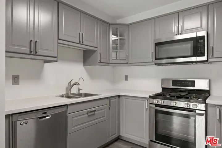 24817 Sand Wedge Lane, Valencia, California 91355