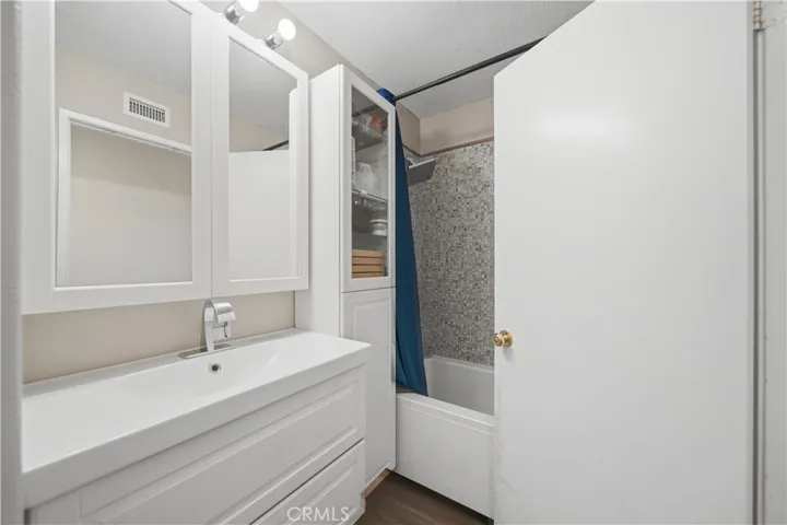15156 Biarritz St., Lake Elsinore, California 92530