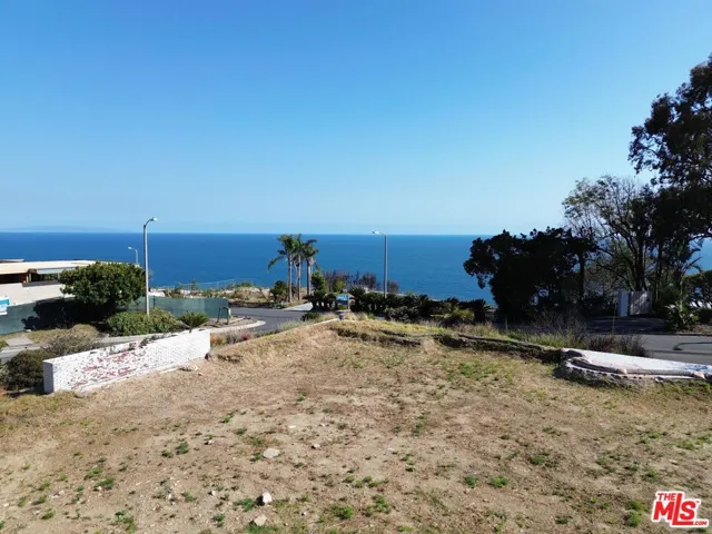20521 Roca Chica Drive, Malibu, California 90265