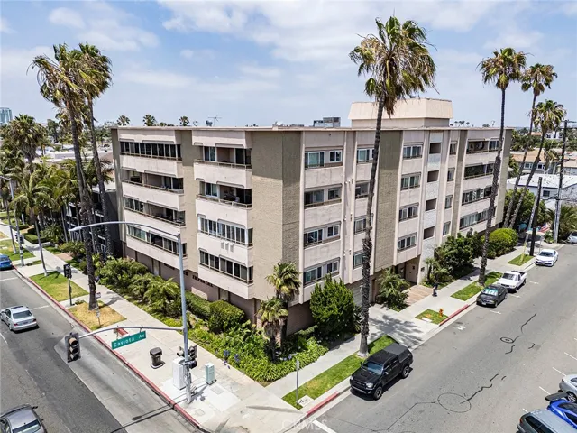 1635 E. Ocean C4