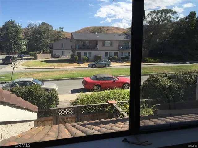 This home is great location as you have all the street parking available with direct access to your backyard.