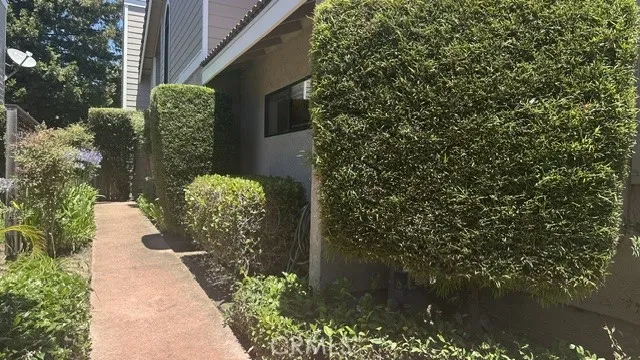 Beautiful private entry maintained my the HOA