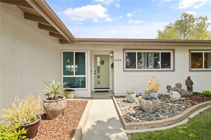 Gorgeous curb appeal
