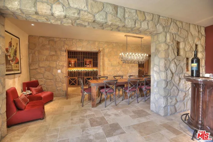 Dining / Tasting Room