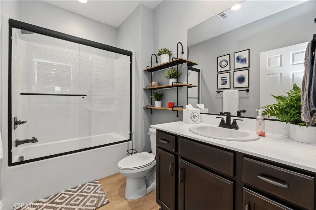 1st Floor Full Bathroom