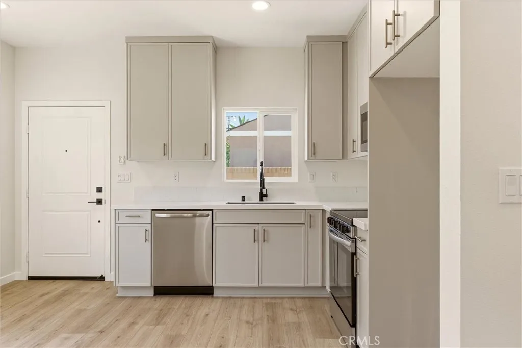 Unit B - Kitchen