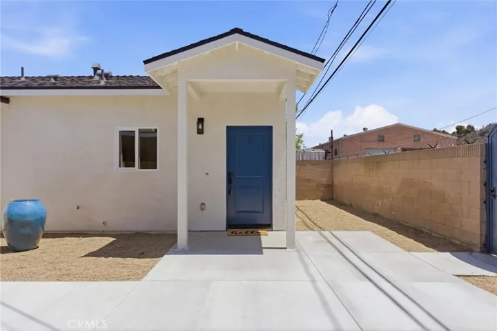 Unit B - 2 bedrooms, 2 bathrooms