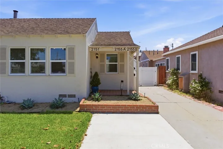 Welcome to this single family home featuring 2 ADUs in an amazing area of Long Beach. This is perfect for multi-generational living or potential income investment.