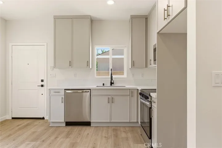 Unit B - Kitchen