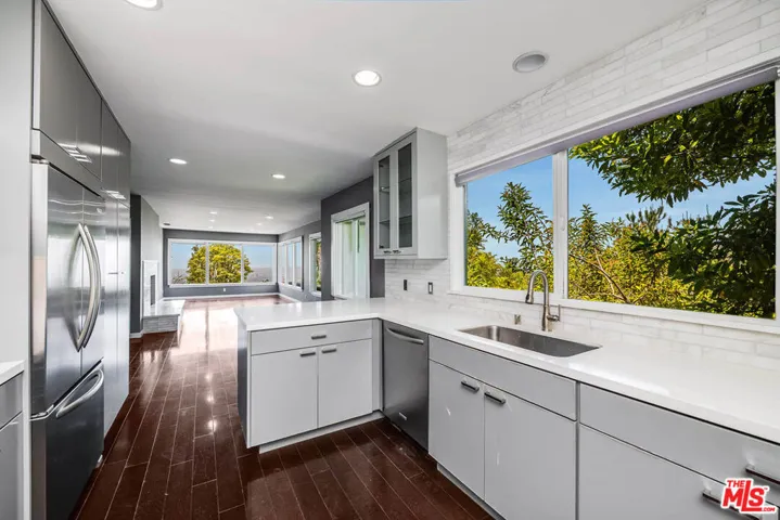 1438 Davies Drive, Beverly Hills, California 90210