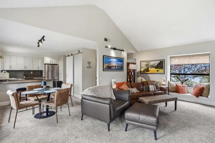 70 Forest Ridge Road 1, Monterey, California 93940