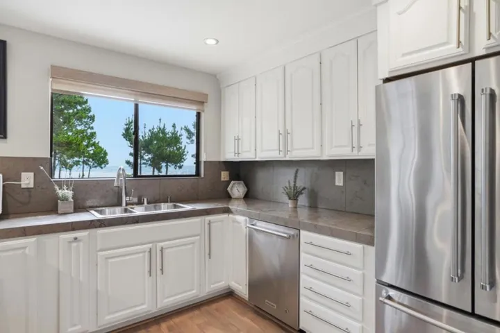 70 Forest Ridge Road 1, Monterey, California 93940