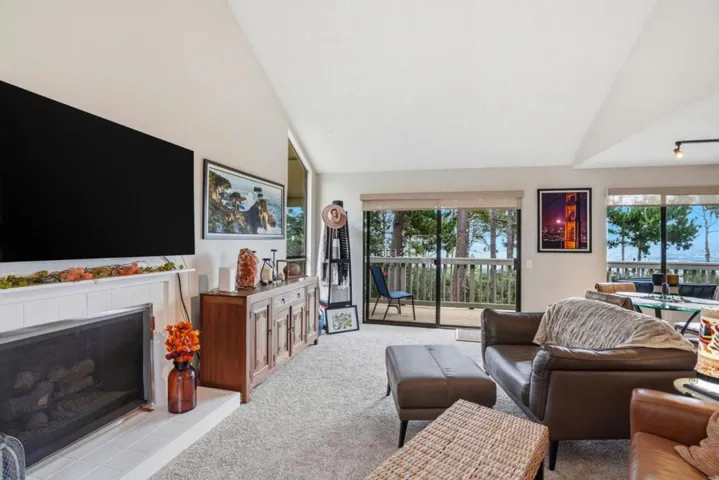 70 Forest Ridge Road 1, Monterey, California 93940