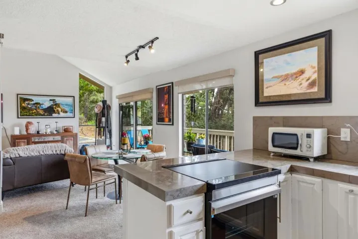 70 Forest Ridge Road 1, Monterey, California 93940
