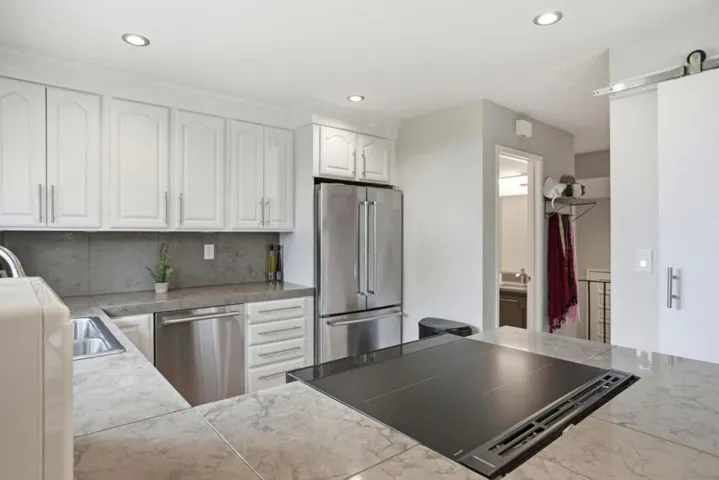 70 Forest Ridge Road 1, Monterey, California 93940