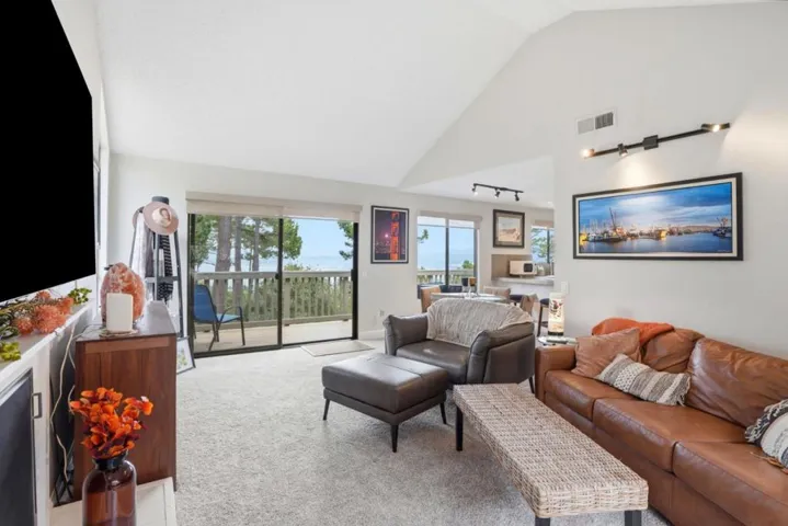 70 Forest Ridge Road 1, Monterey, California 93940