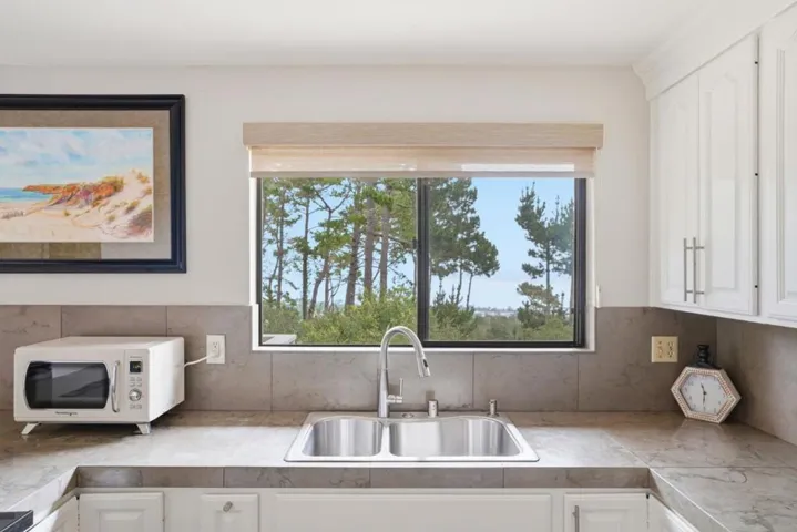 70 Forest Ridge Road 1, Monterey, California 93940