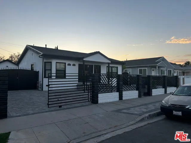 6537 Teesdale Avenue, North Hollywood, California 91606
