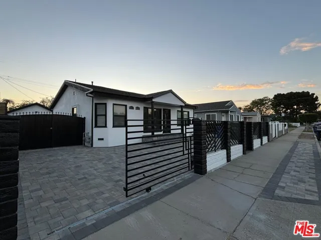 6537 Teesdale Avenue, North Hollywood, California 91606