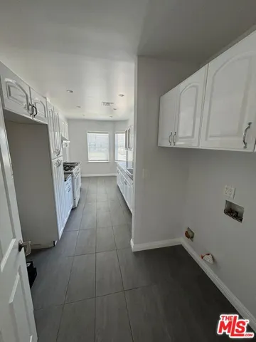 6537 Teesdale Avenue, North Hollywood, California 91606