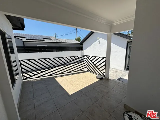 6537 Teesdale Avenue, North Hollywood, California 91606