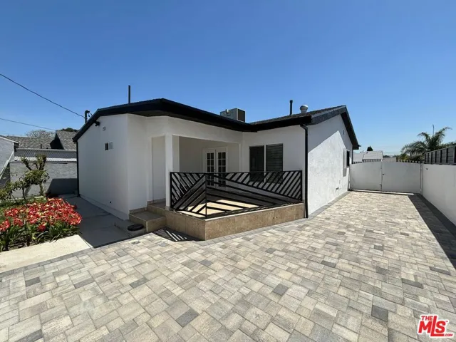 6537 Teesdale Avenue, North Hollywood, California 91606