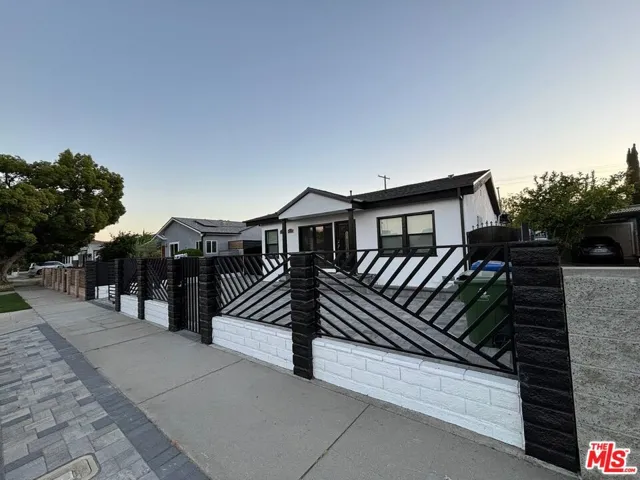 6537 Teesdale Avenue, North Hollywood, California 91606