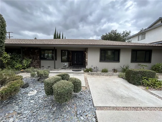 569 N Barranca Avenue, Glendora, California 91741
