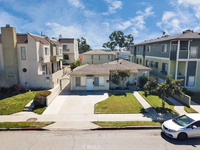 2022 Cabrillo, Torrance, California 90501