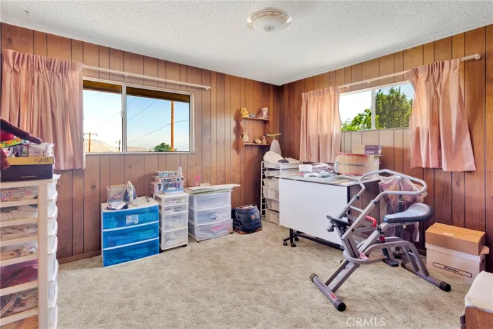 5500 Oil Well Road, Phelan, California 92371