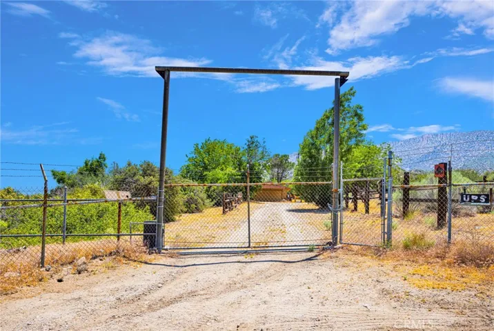 5500 Oil Well Road, Phelan, California 92371