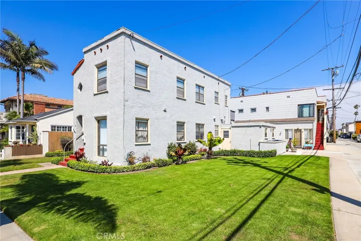 Large lot for possible additional units