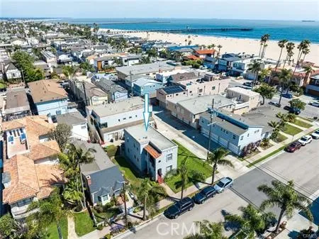 3 doors from the beach!