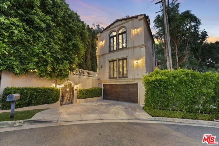1465 N Robmar Drive, Beverly Hills, California 90210