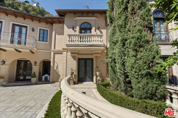 1465 N Robmar Drive, Beverly Hills, California 90210